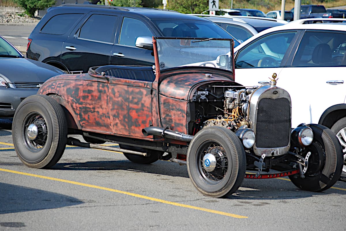 Classic hot rod based on a Ford Model A Roadster, with flathead V8 and triple Stromberg carburettors. This is either an original 1950s build or an extremely accurate newer construction.